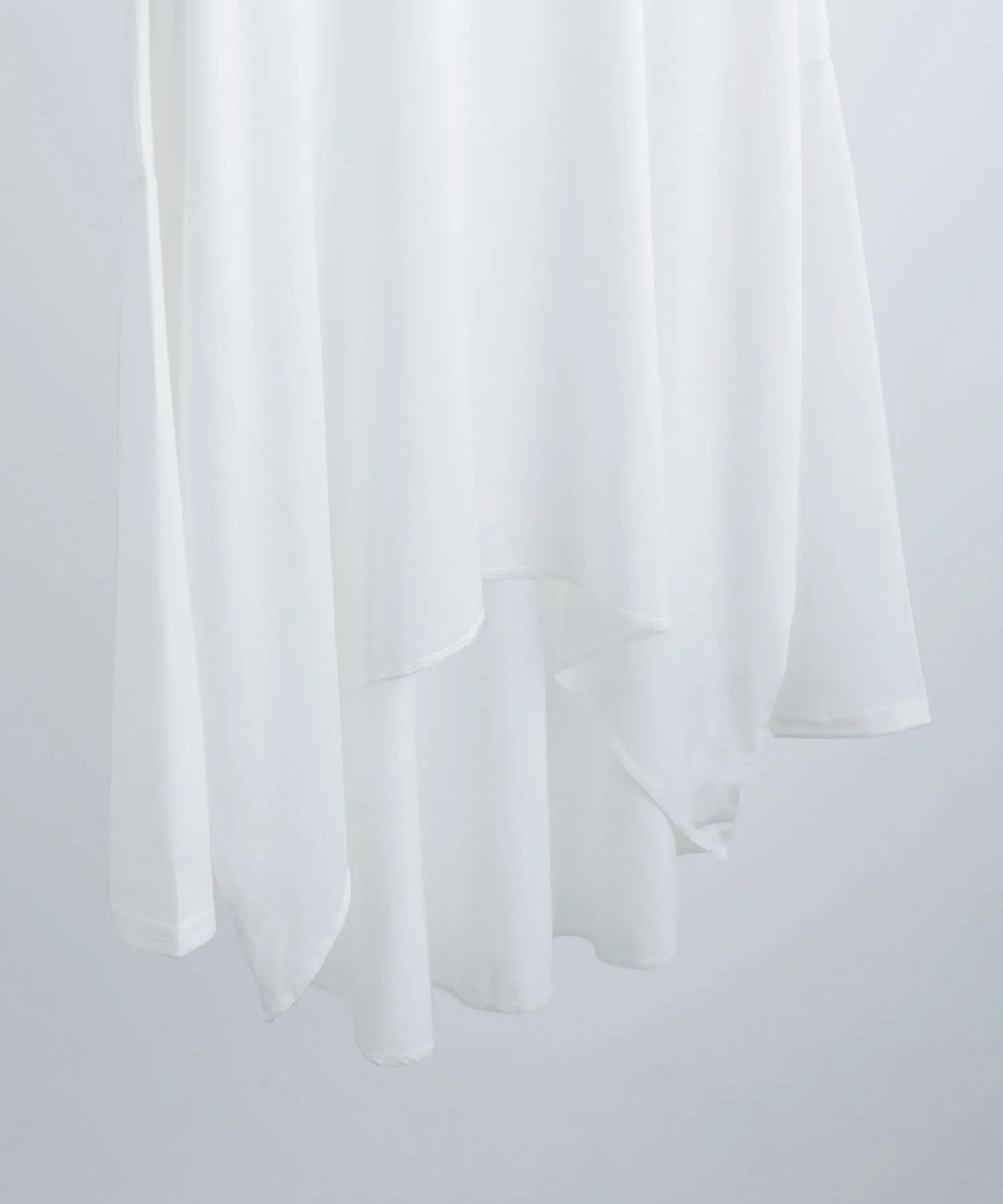 Tailcut Long Sleeve Tops